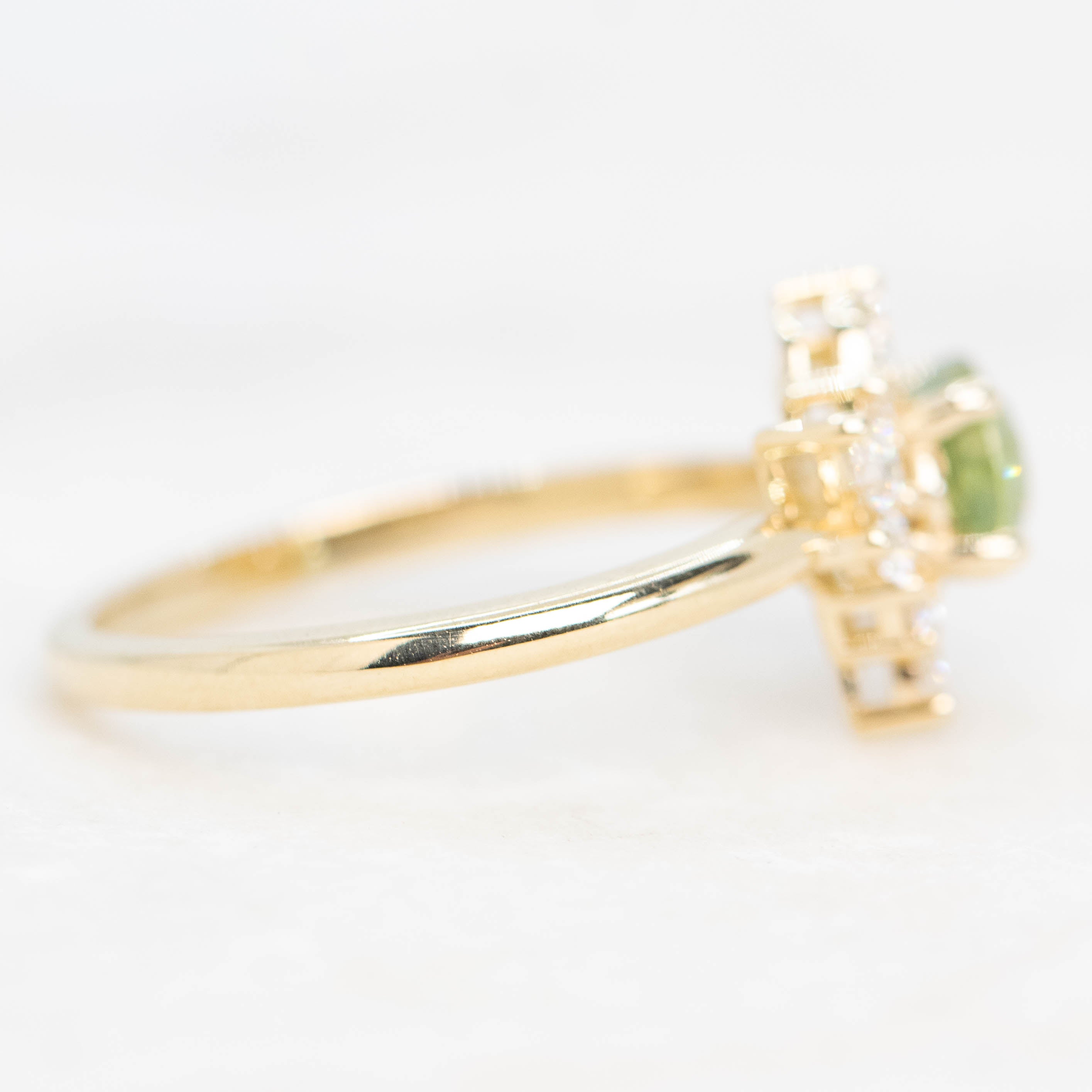 エチオピア産　美麗ハナムグリ　38mm Amaya Ring with a 1.25 Carat Green Oval Sapphire – Midwinter